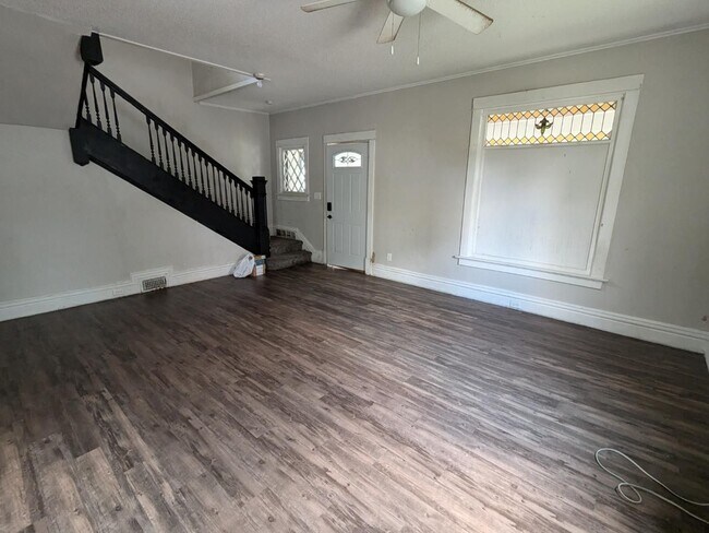 Building Photo - Ward 42 - 7th Ave Duplex