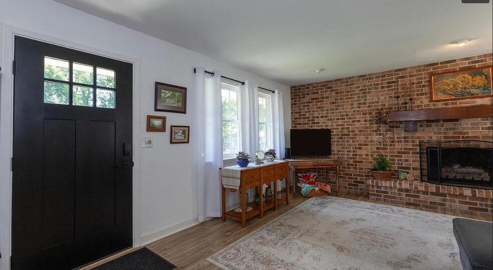 Building Photo - 907 Rhue Haus Ln