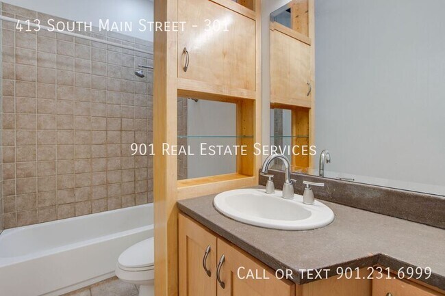 Building Photo - 413 S Main St