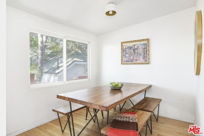 Building Photo - 1563 Lucretia Ave