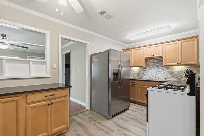 Building Photo - 1203 Valerie Ave