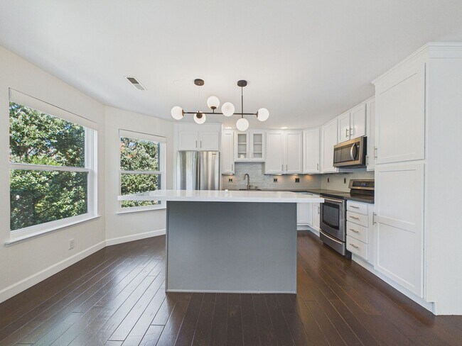 Building Photo - Bright Corner 2BR/2BA in Prime Anza Vista | Parking Included | Exceptional Natural Light