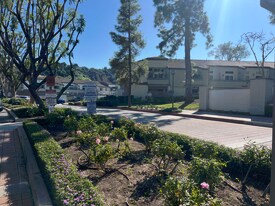 Building Photo - 8 Town and Country Rd