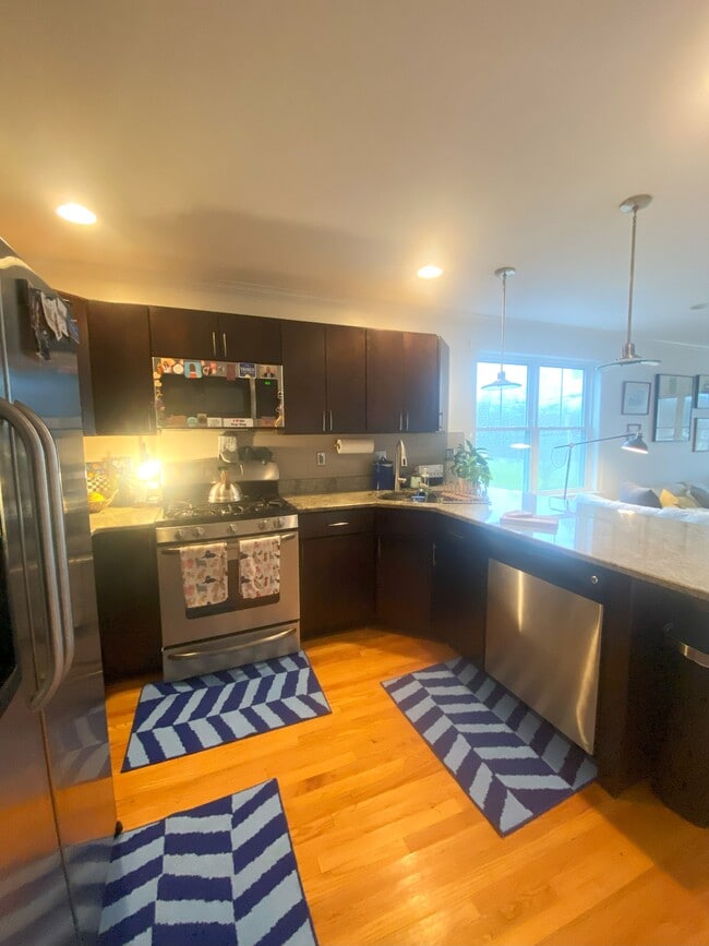 Building Photo - 241 Lamartine St