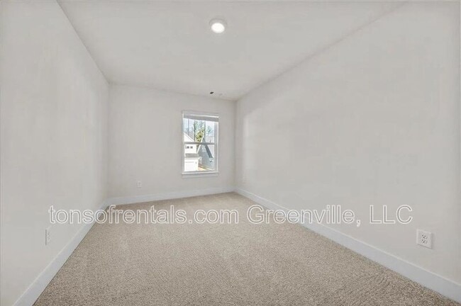Building Photo - 448 Ml Pk Wy
