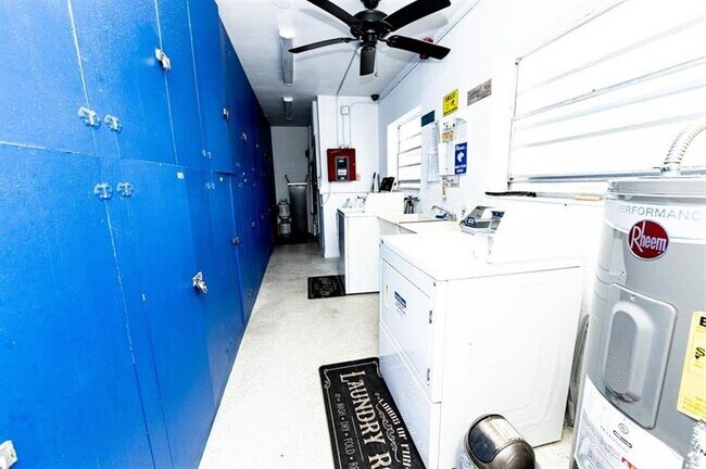 Building Photo - 3515 Van Buren St
