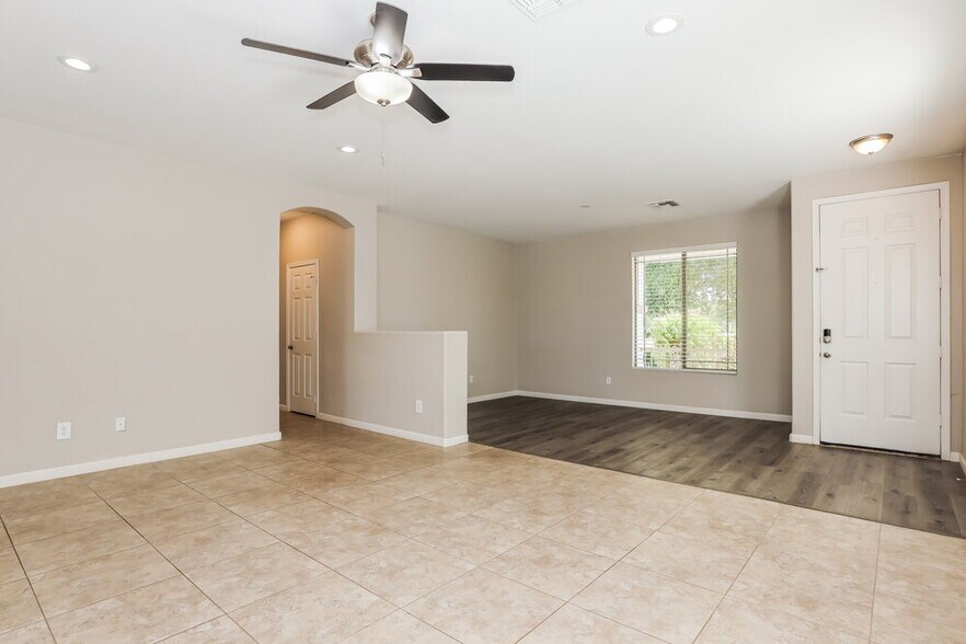 Building Photo - 40994 N Vine Ave