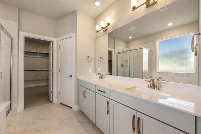 Building Photo - 2104 Prairie Oaks Dr