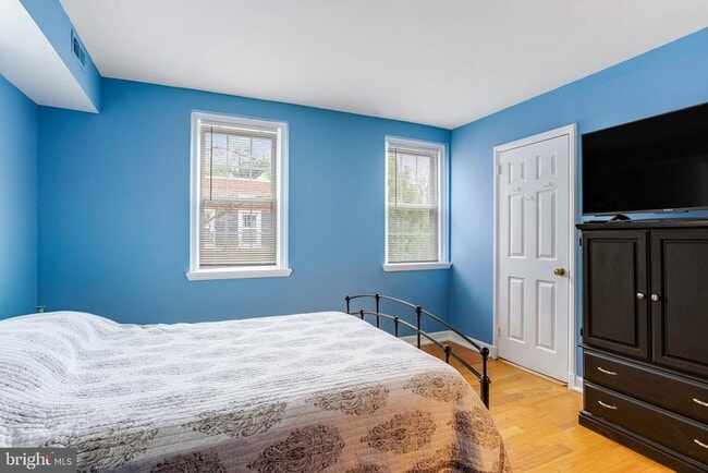 Building Photo - 2803 S Columbus St