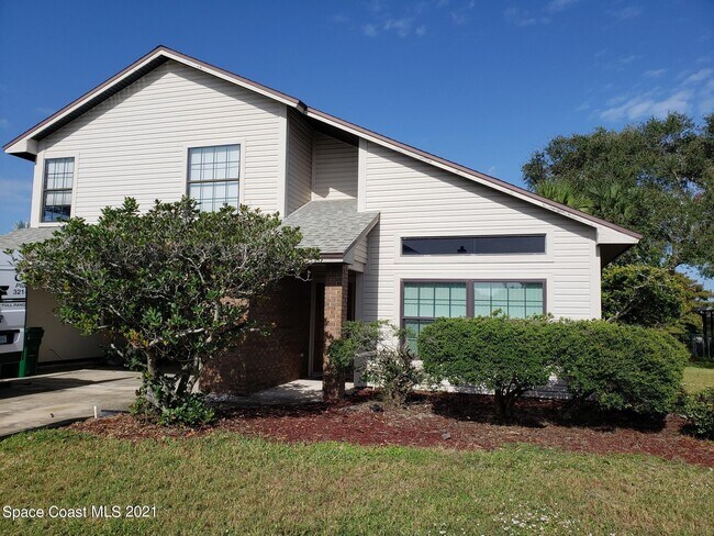 Primary Photo - 2575 Palm Lake Dr