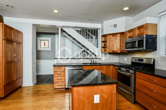 Building Photo - Fantastic 3bd/1.5ba home! Coming soon!