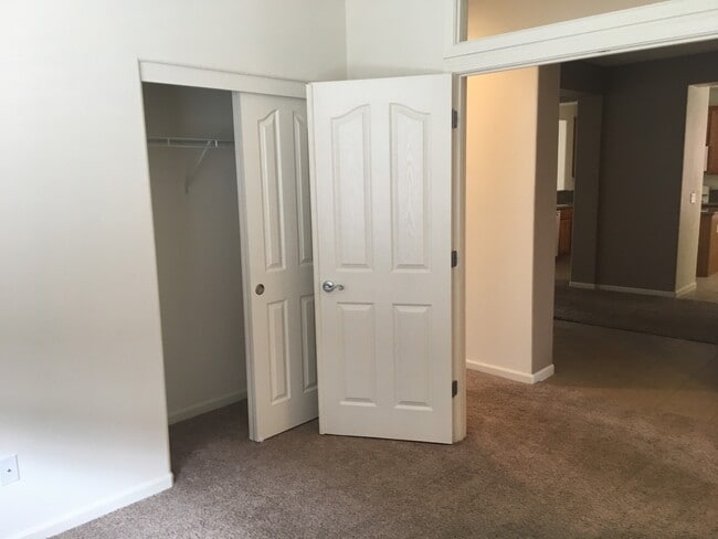 Building Photo - COMING SOON! Single Story 4 Bed in Curti R...