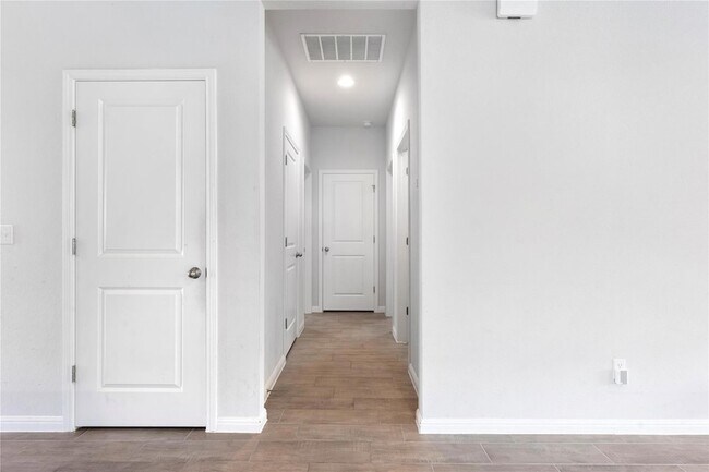 Building Photo - 420 Winding Hollow Ln