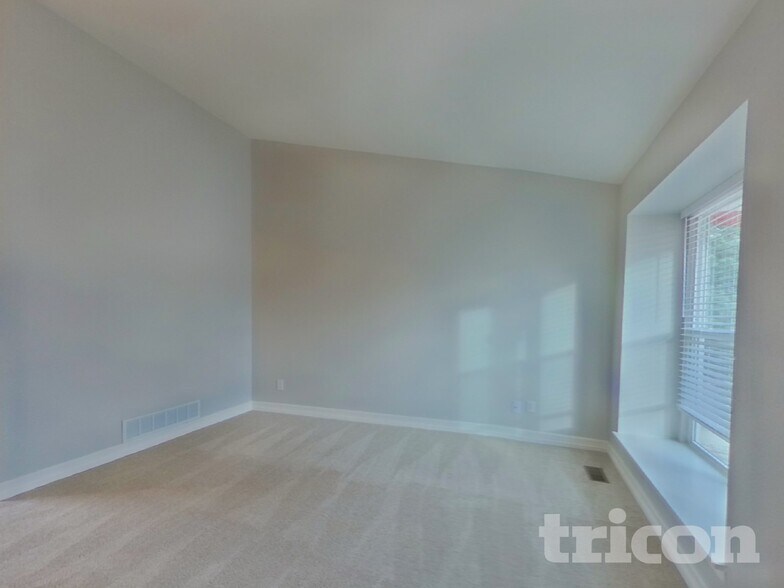 Building Photo - 19595 E Amherst Dr