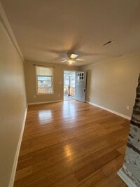 Building Photo - 606 N Upper St