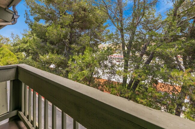 Building Photo - Welcome to your serene 3 BR 2.5 BA Townhome in San Diego!