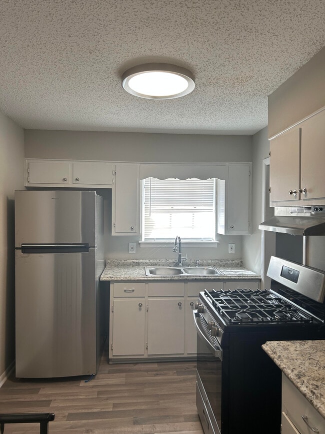 Building Photo - 208 Ridgewood Ave