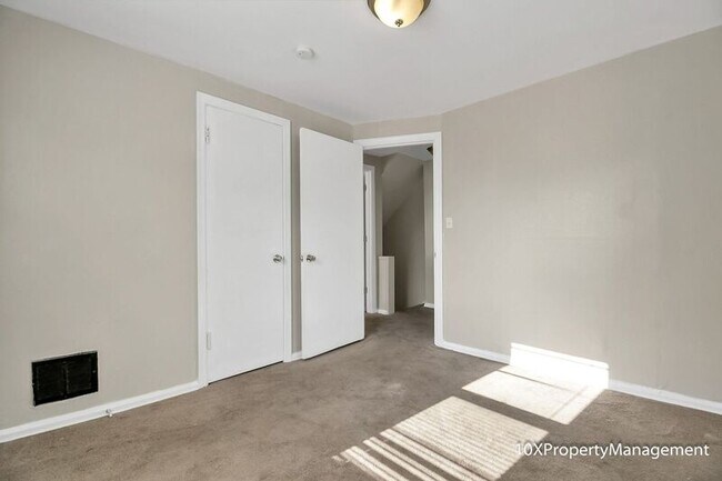 Building Photo - 2065 W Mound St