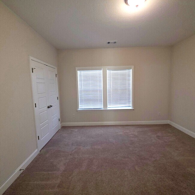 Building Photo - 8824 Sullivans Dr