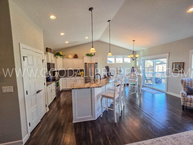 Building Photo - 3 Bed 3 Car Home in Adel with a 3-Car Garage