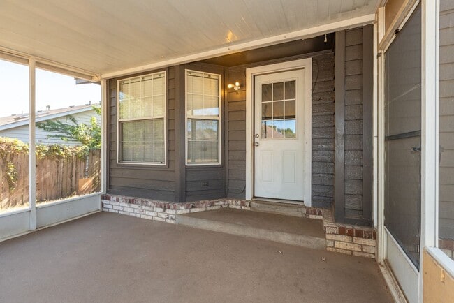Building Photo - 3 Bed | 2 Bath in Broken Arrow!