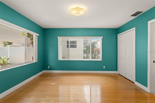 Building Photo - 2725 N Myrtle Ave