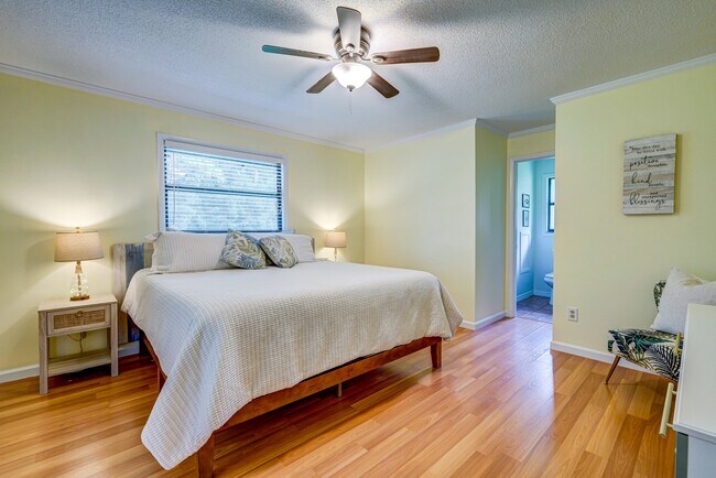 Building Photo - 2239 Wells Ave