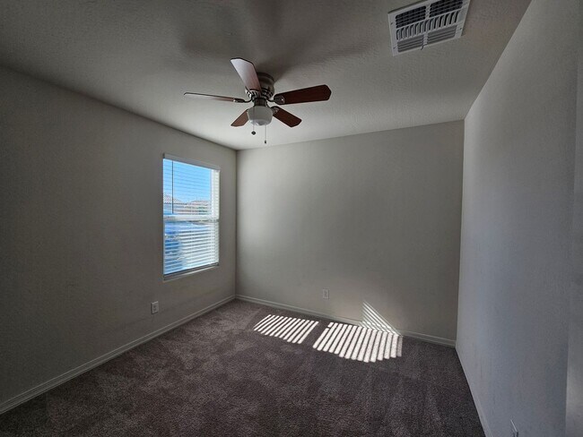 Building Photo - SHORT TERM /FREE RENT CALL FOR DETAILS