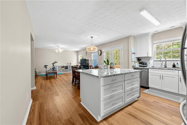 Building Photo - 3751 Roxfield Dr NE