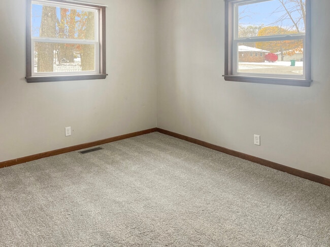 Building Photo - Redwood