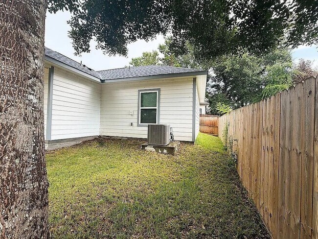Building Photo - 16713 E Forrestal St