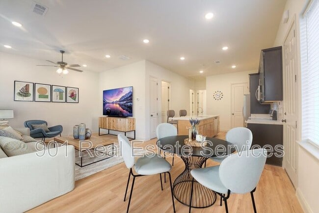 Building Photo - 1010 N Pkwy