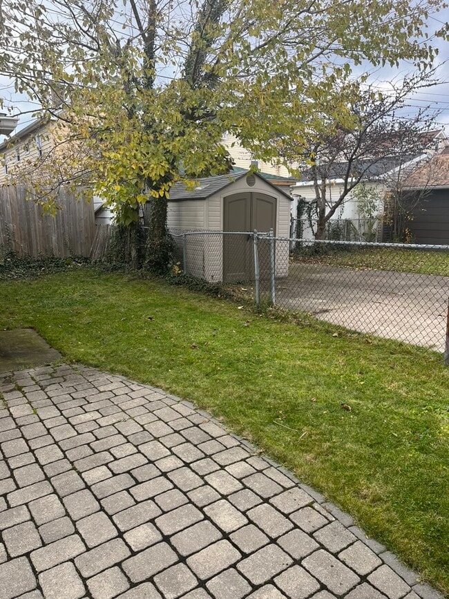Building Photo - 28 Crestwood Ave