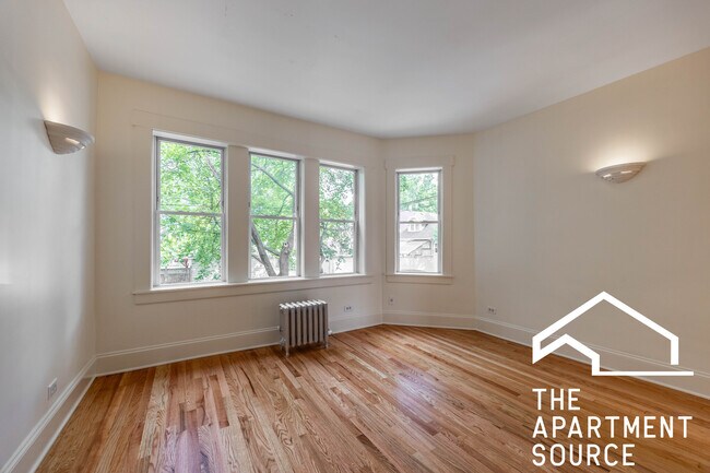 Building Photo - 3349 W Balmoral Ave