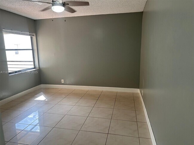 Building Photo - 11390 Taft St