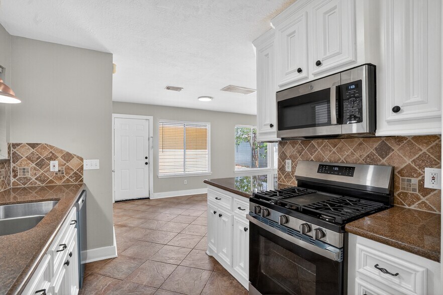 Building Photo - 18827 Atasca Oaks Dr