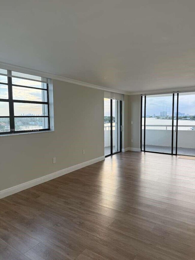 Building Photo - 6820 Indian Creek Dr