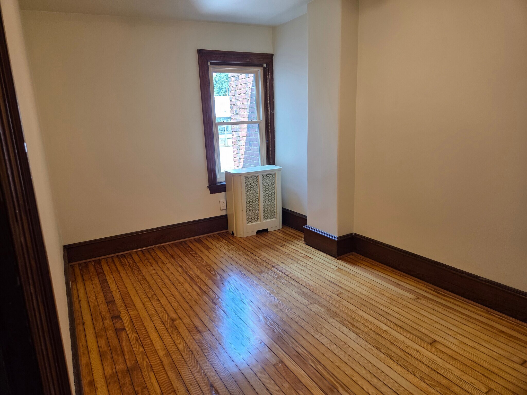 Building Photo - 226 N 65th St