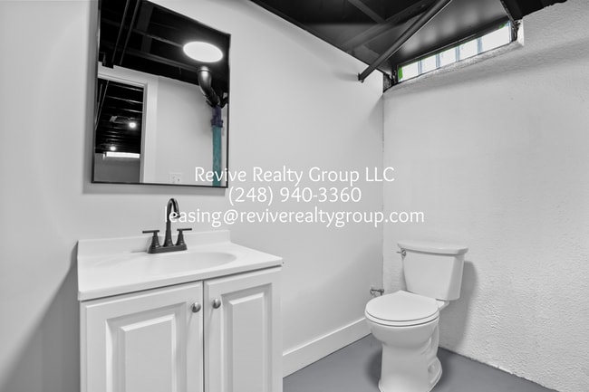 Building Photo - 32112 Pembroke St