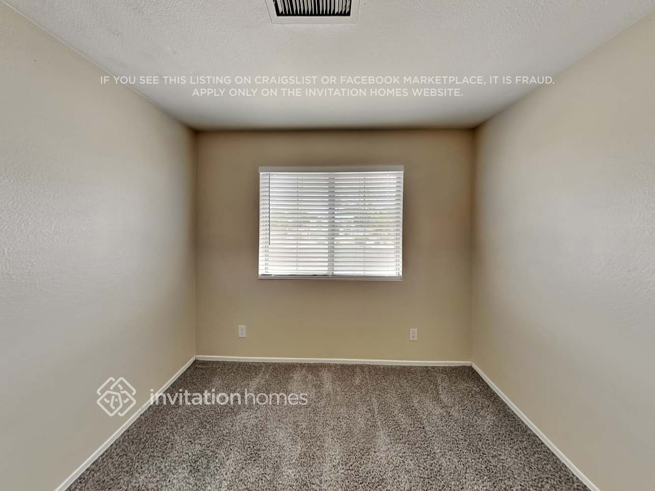 Building Photo - 1308 E Artesian Way