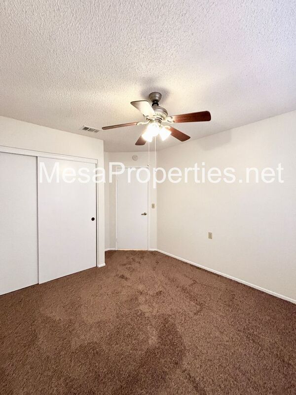 Building Photo - 15819 Cedarwood Pl