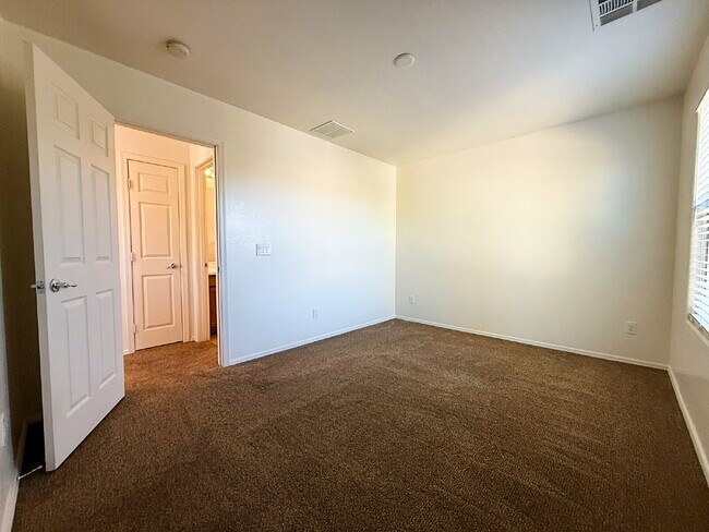 Building Photo - Charming Glendale Home with Spacious Lot & Prime West Valley Location!