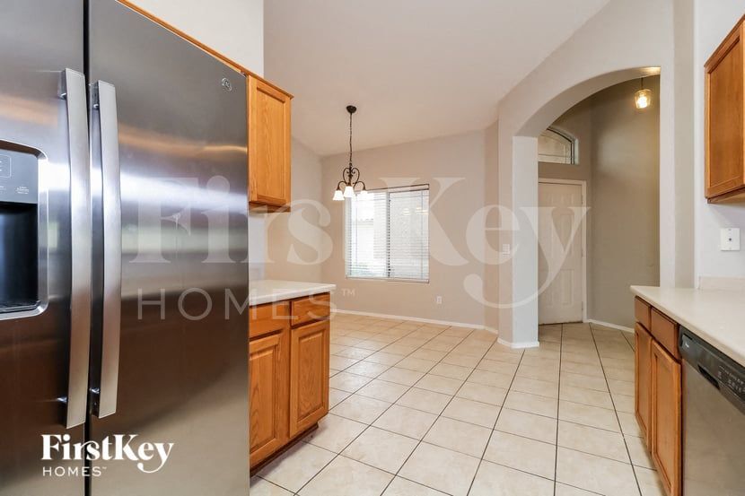 Building Photo - 10802 W Granada Rd