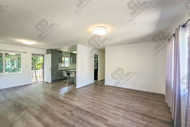 Building Photo - 3BR / 2Bath / 3Pkg - Home in Aiea!