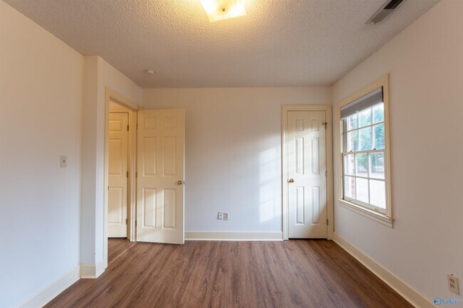 Building Photo - 106 Cranberry Way
