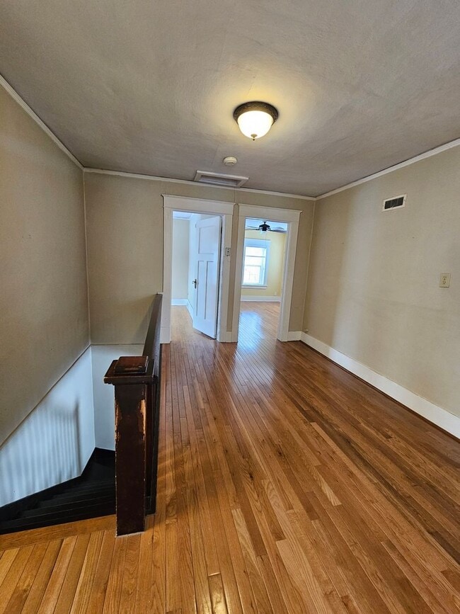 Building Photo - 4 BED | 2.5 BATH | SPACIOUS HOME | WEST