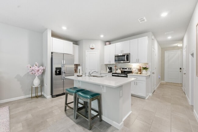 Building Photo - 3905 SE Mentmore Ln