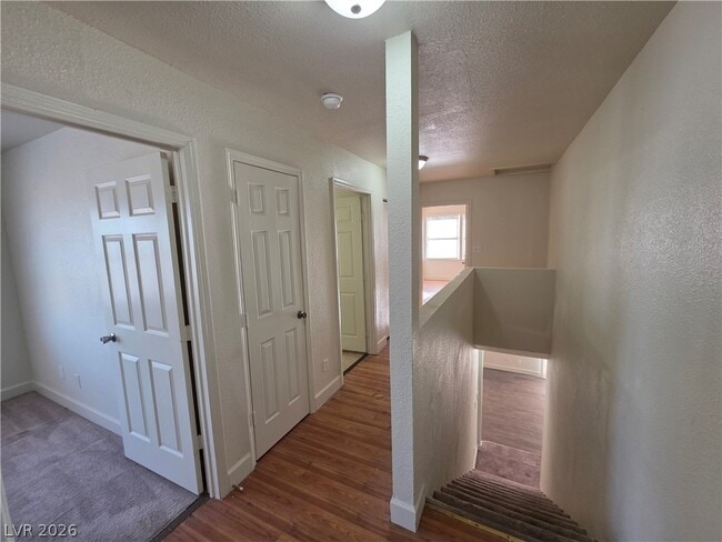 Building Photo - 1590 Mustang Dr