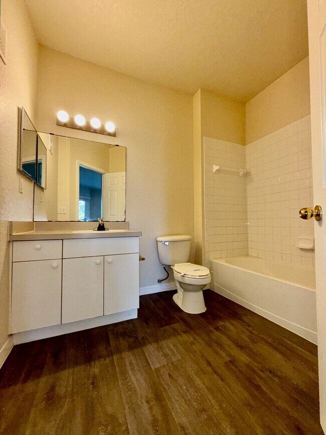 Building Photo - 3567 Conroy Rd