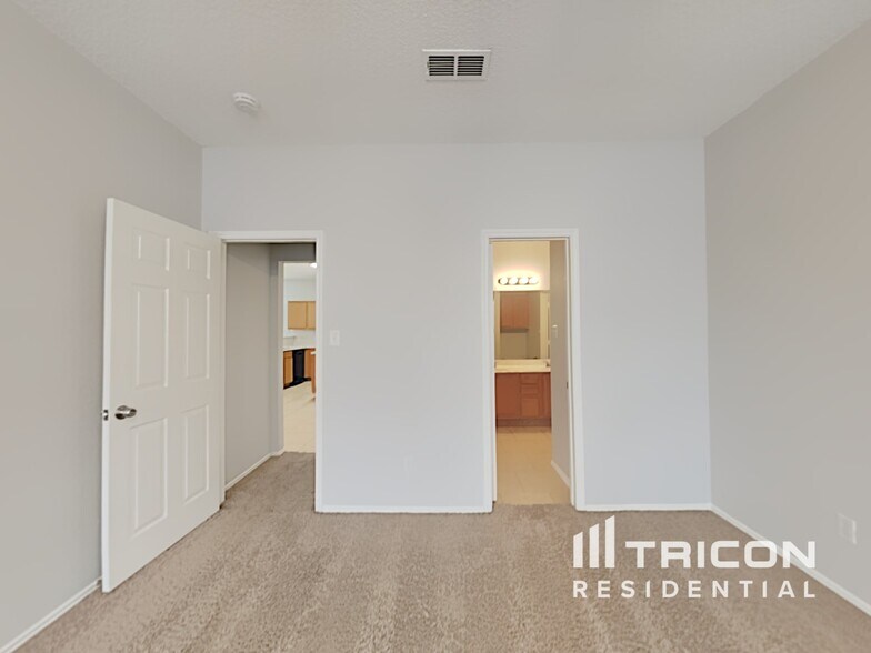 Building Photo - 4345 Park Creek Cir N